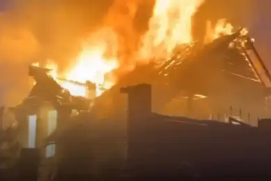 В Алматы из-за пожара в бане могут загореться жилые дома 