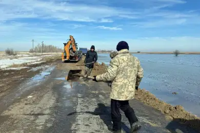 В Павлодарской области откачивают воду из подтопленных районов 