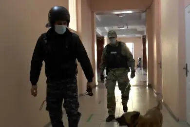 В Алматы неизвестные сообщили о "заминировании" 34 школ - фото с места ЧП 