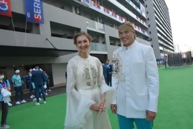 Рыпакова и Кункабаев вышли в национальных костюмах на открытии Олимпиады в Токио 