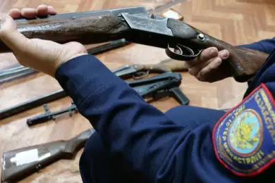 В трех городах и 10 областях полиция приостановила выкуп оружия у казахстанцев 