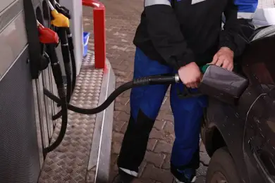 В Казахстане продлили предельные розничные цены на бензин на АЗС 