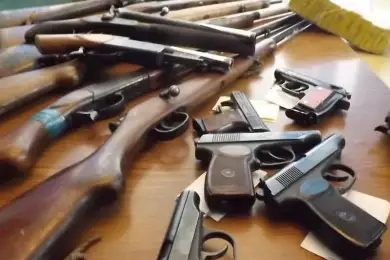 Казахстанцы сдали 600 единиц оружия в полицию 