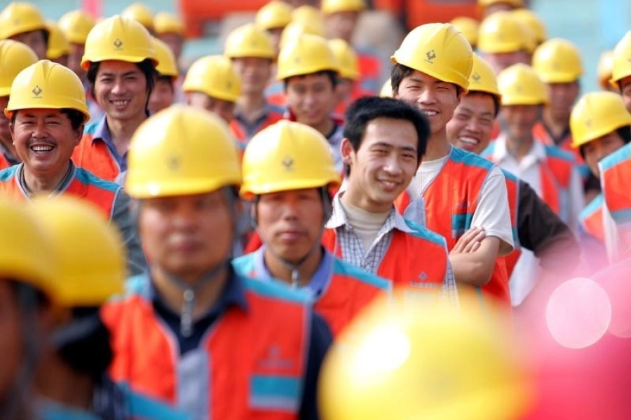 Больше всего – граждан Китая: сколько иностранцев получили работу в Казахстане 