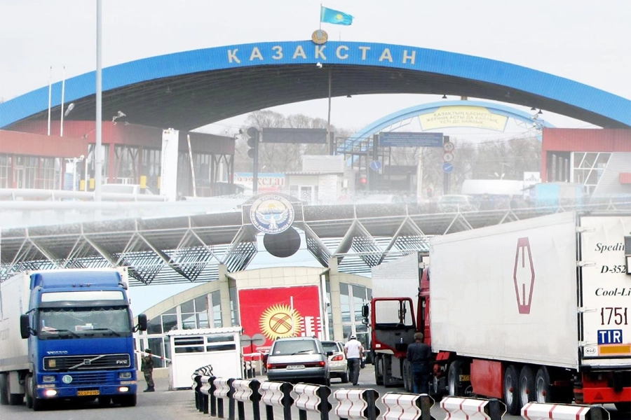 Казахстан и Кыргызстан договорились открыть все пункты пропуска на границе 