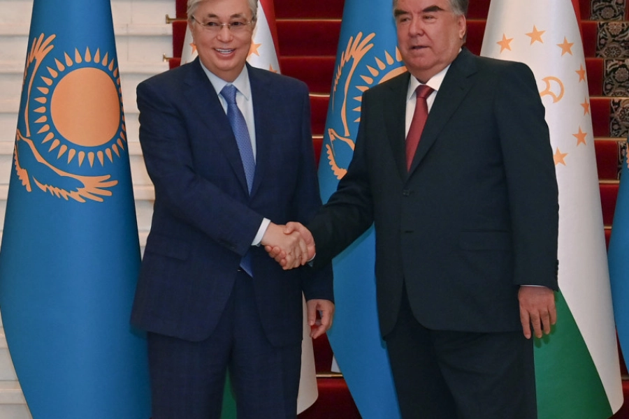 Президенты Казахстана и Таджикистана провели встречу в Душанбе 