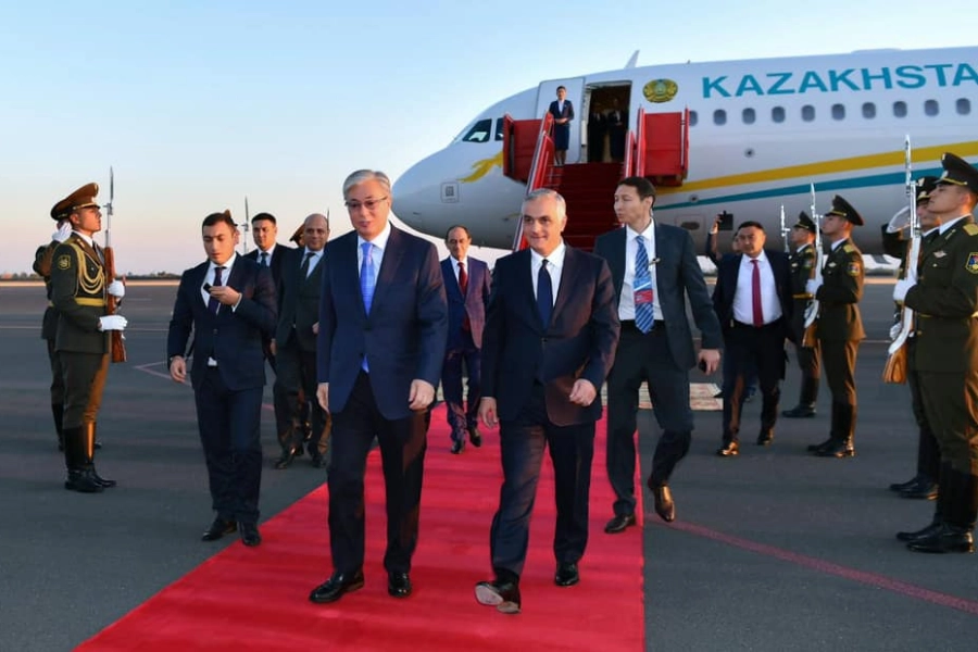 Президент Казахстана прибыл в Ереван 